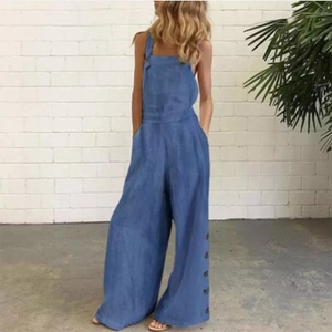 Damen-Latzhose in Dunkelblau mit weitem Bein und dekorativen Seitenknöpfen im Freizeitlook