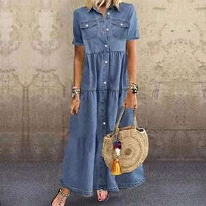Abito lungo in denim a maniche corte con bottoni monopetto e gonna a balze blu lavato