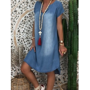 Short sleeve V-neck denim dress with gradient wash and high-low curved hem style