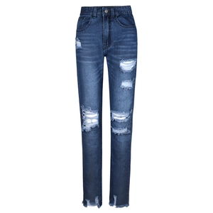 Détails de déchirures et ourlet effiloché sur ce jean skinny bleu foncé tendance