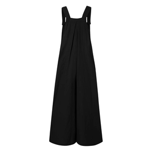 Détail de la combinaison noire à jambes larges avec dos plissé sur fond blanc uni