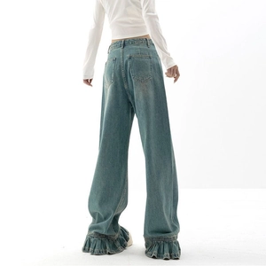 Jean large à taille haute bleu clair avec ourlet à volants unique et look vintage