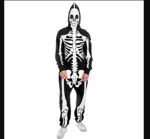 Détail de l'impression de cage thoracique sur un costume de squelette d'Halloween