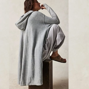 Damen Oversize-Kapuzenpullover in Vintage-Grau mit minimalistischem Fledermaus-Ärmel-Schnitt
