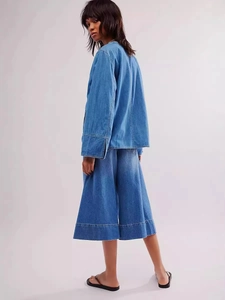 Ensemble en denim bleu pour femme avec veste ample à manches longues et pantalon large court