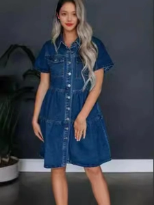 Short sleeve denim dress with lapel and tiered skirt in dark blue casual style