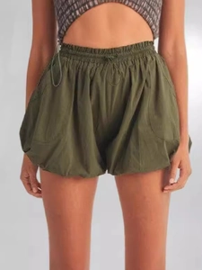 Pantaloncini a palloncino verde militare a vita alta con coulisse e tasche da donna