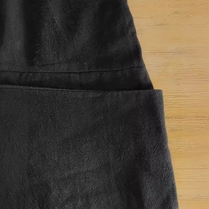 Robe décontractée noire à manches courtes pour femmes avec col rond et poches