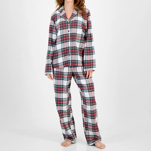 Gros plan détaillé d'un pyjama en flanelle à carreaux classiques rouge et vert