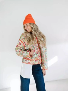 Floral quilted jacket for women featuring a loose fit and contrast red trimming
