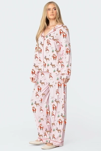 Vue détaillée de l'ensemble de pyjama rose de Noël avec motifs de dessins animés