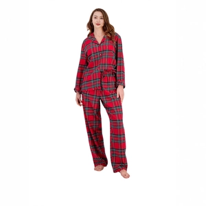 Pyjama femme deux pièces à carreaux rouges et verts, haut boutonné en flanelle douce
