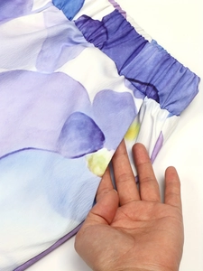 Lässige Damenhose mit Blumenmuster, elastischem Bund und praktischen Seitentaschen