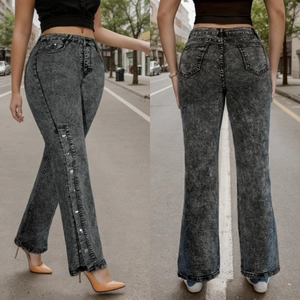 Detailansicht der High Waist Wide Leg Acid Wash Jeans mit dekorativen seitlichen Metallknöpfen