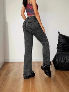 Hoch taillierte Schlagjeans für Damen mit Acid-Wash-Effekt und Schlitz am Saum im Retro-Stil