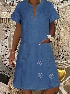 Detailed V-neck denim dress with short sleeves and cute white paw prints on the hem