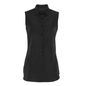 Détail du col à revers et de la fermeture à boutons sur cette chemise noire sans manches