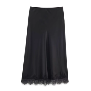 Elegante gonna midi in raso nero a vita alta con orlo in pizzo ciglia raffinato