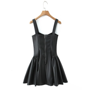 Robe courte vintage en cuir PU noir avec taille ajustée et ourlet plissé élégant