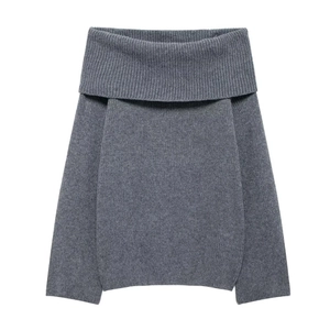 Detailansicht grauer schulterfreier Rippstrickpullover mit eleganten langen Ärmeln