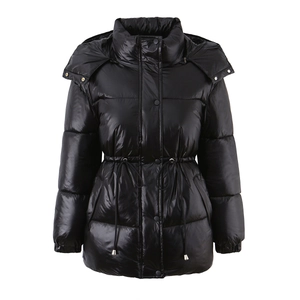 Cappotto invernale nero lucido con cappuccio, coulisse regolabile e cerniera lampo