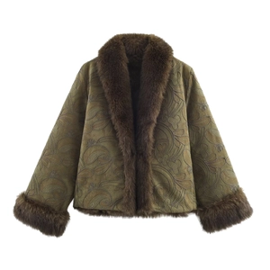 Manteau vintage brodé avec fausse fourrure et motifs floraux en vert olive foncé