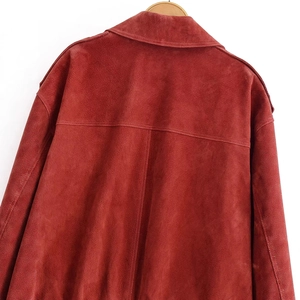Giacca chic in finta pelle scamosciata rossa da donna con spalle scese e cuciture retrò