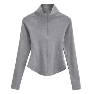 Haut de yoga gris foncé à manches longues pour femmes avec col montant et demi-zip