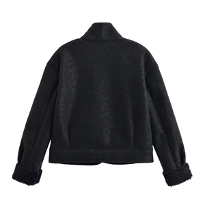Vue arrière d'une veste noire en suédine avec col montant en polaire et manches basses