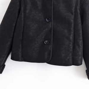Veste femme en similicuir noir avec col montant et détails en peau de mouton synthétique