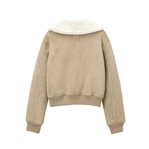 Vista trasera de la chaqueta bomber caqui con cuello de forro polar y bajo