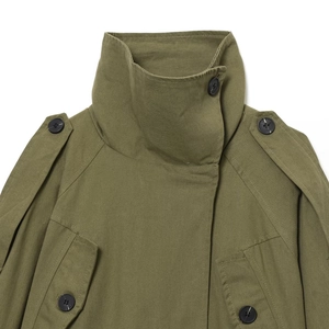 Veste militaire en coton vert armée avec col montant et détails d'épaulettes