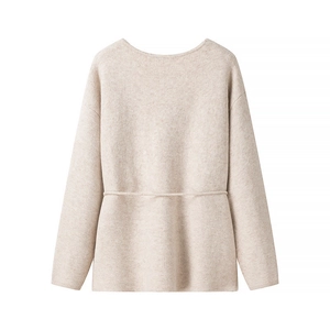 Gilet classique en cachemire mélangé beige clair avec ceinture nouée et texture douce