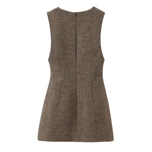 Vue détaillée de la fermeture éclair invisible et de la texture de la robe mini en tweed
