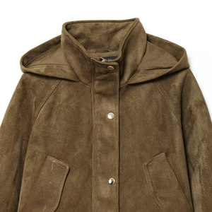 Veste à capuche pour femme effet daim avec col montant et boutons-pression en métal argenté