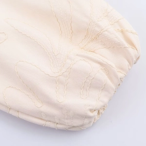 Giacca ricamata color crema alla moda con polsini elastici e tessuto a trama saia
