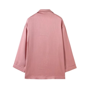 Detail view of the crinkle texture and loose fit design on the dusty pink blazer back