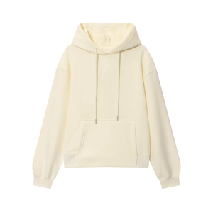 Détail d'un sweat à capuche crème montrant les embouts de cordon et les bords-côtes