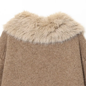 Giacca da donna marrone con colletto in ecopelliccia beige per la moda invernale