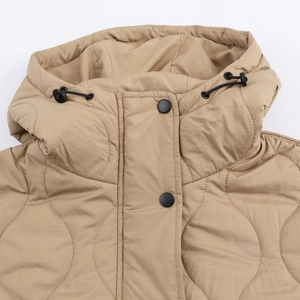 Veste matelassée kaki imperméable à capuche avec boutons-pression et cordon de serrage