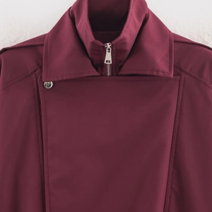 Veste bordeaux style urbain avec double col et fermeture éclair métallique pour femme