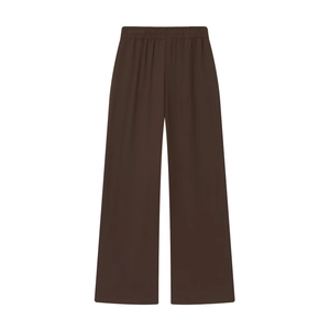Vue détaillée du pantalon large marron foncé à taille haute avec un tombé fluide