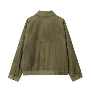Vue arrière de la veste en suédine vert olive avec coutures en V et ourlet élastique