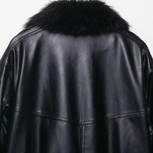 Damen-Lederjacke in Schwarz mit abnehmbarem Kunstpelzkragen und Nähten am Rücken