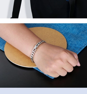 Flat curb chain bracelet in vintage 925 silver style worn on a male wrist