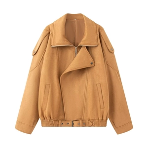 Braune Fliegerjacke aus Wildleder mit großem Kragen und asymmetrischem Reißverschluss