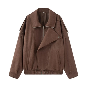 Braune Bikerjacke aus Wildlederimitat mit asymmetrischem Reißverschluss und Gürtel