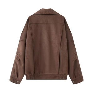 Rückansicht einer lockeren dunkelbraunen Wildlederimitat-Jacke mit Kragen und Rippsaum