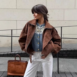 Schicke braune Wildlederjacke für Damen mit breitem Revers und lockerem Street-Style