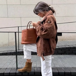 Damenjacke aus braunem Wildlederimitat im Vintage Streetstyle mit Gummizugsaum